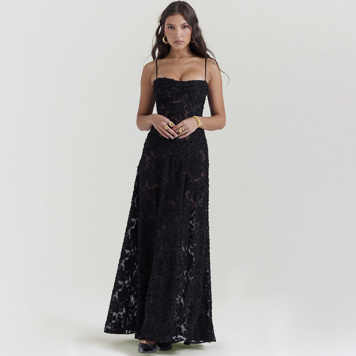 Elysia™ – Robe Longue en Dentelle à Bretelles & Col Dégagé
