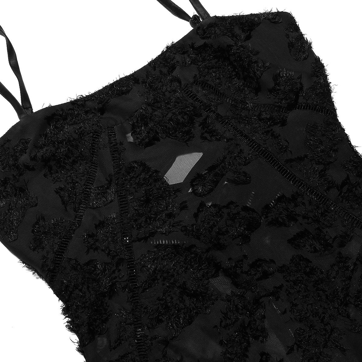 Elysia™ – Robe Longue en Dentelle à Bretelles & Col Dégagé