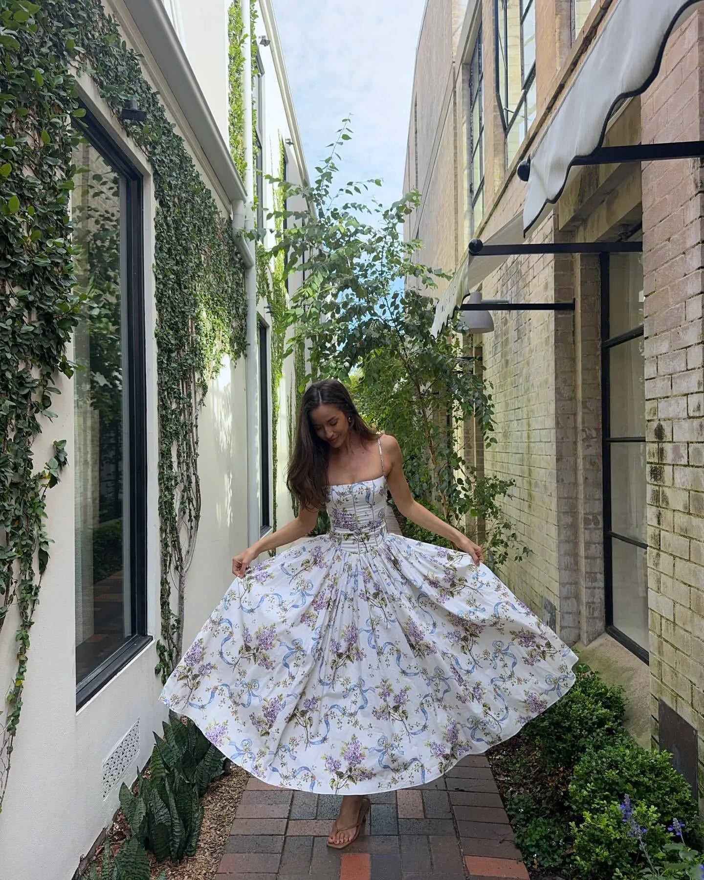 Amoria™ – Robe Fleurie à Bretelles & Taille Cintrée
