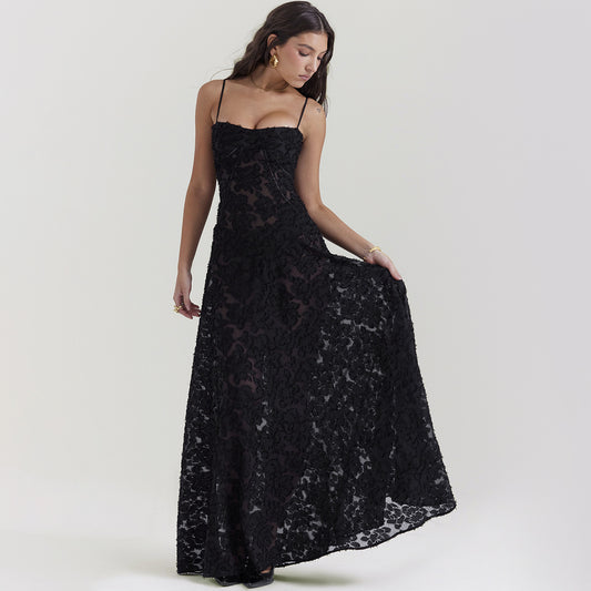 Elysia™ – Robe Longue en Dentelle à Bretelles & Col Dégagé