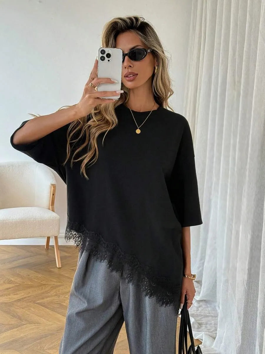 T-shirt Asymétrique Céline™ — Dentelle & Style Fluide