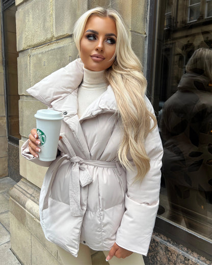 ASTRA™ | Doudoune Courte Matelassée & Ceinturée