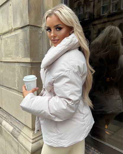 ASTRA™ | Doudoune Courte Matelassée & Ceinturée