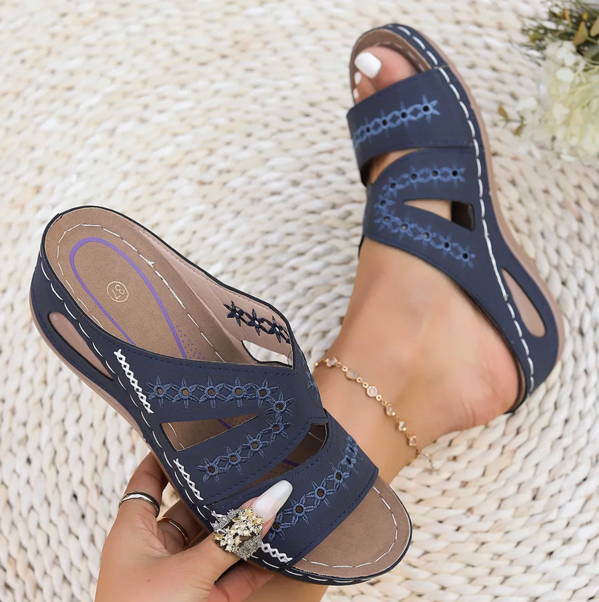 Carla™ | Sandales Compensées à Broderies Ajourées