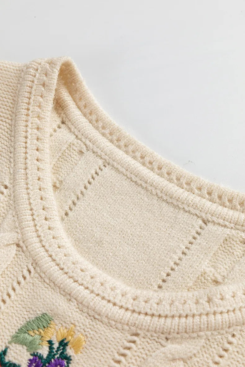 Haut sans manches brodé – Élégance rétro et tendance