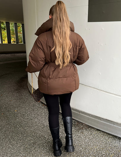 ASTRA™ | Doudoune Courte Matelassée & Ceinturée