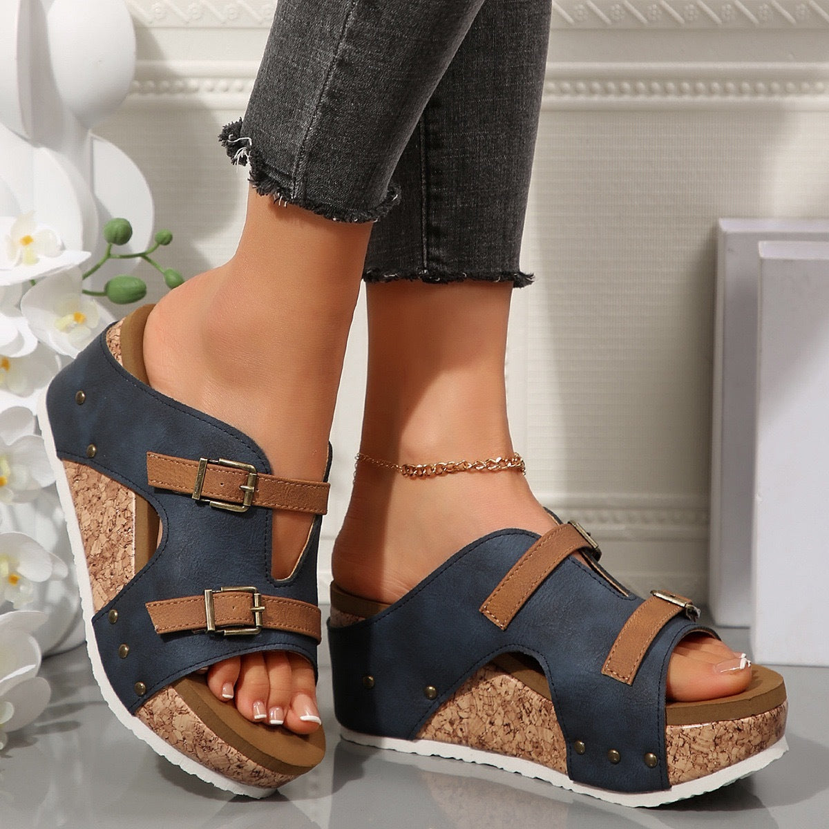 Liora™ – Sandales Compensées à Boucle Style Romain