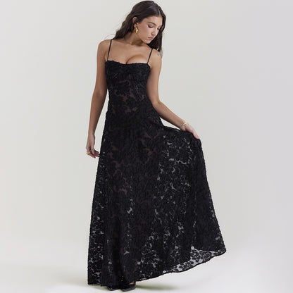Elysia™ – Robe Longue en Dentelle à Bretelles & Col Dégagé