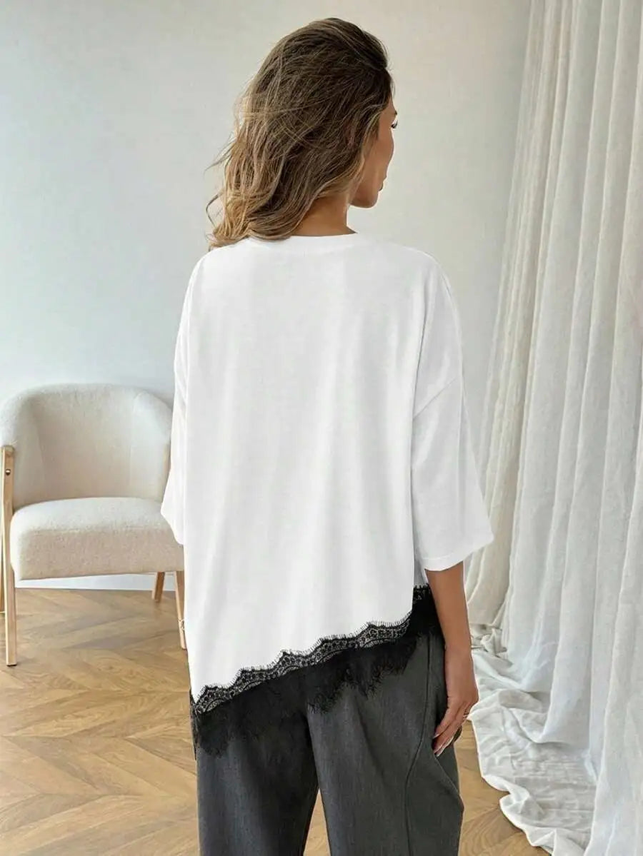 T-shirt Asymétrique Céline™ — Dentelle & Style Fluide