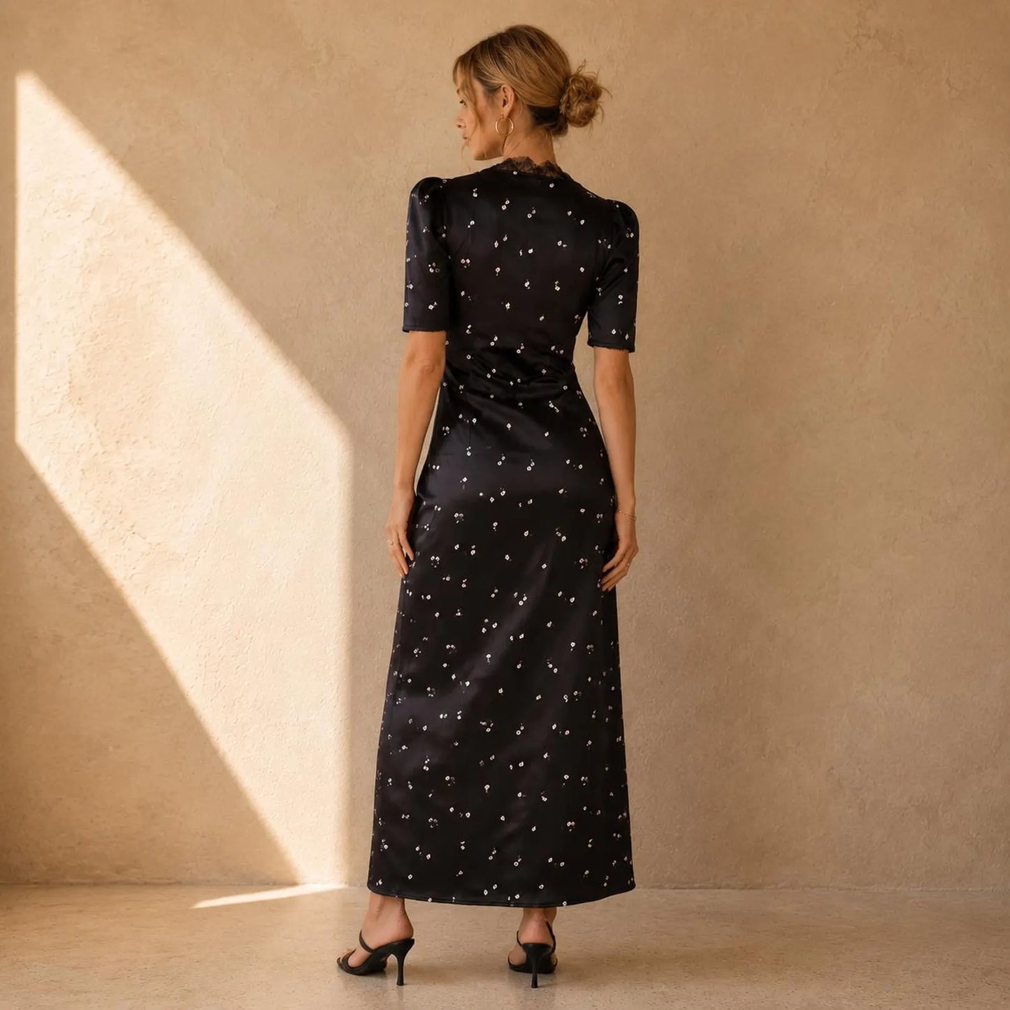 Robe Clara™ - Robe Longue Satinée Col V avec Patchwork Dentelle