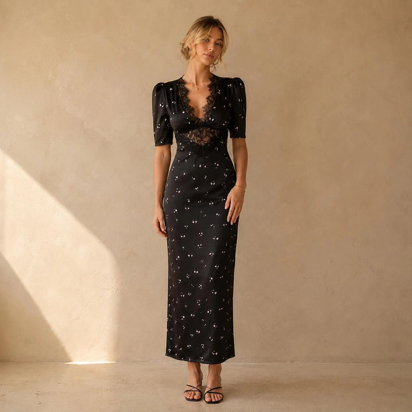 Robe Clara™ - Robe Longue Satinée Col V avec Patchwork Dentelle