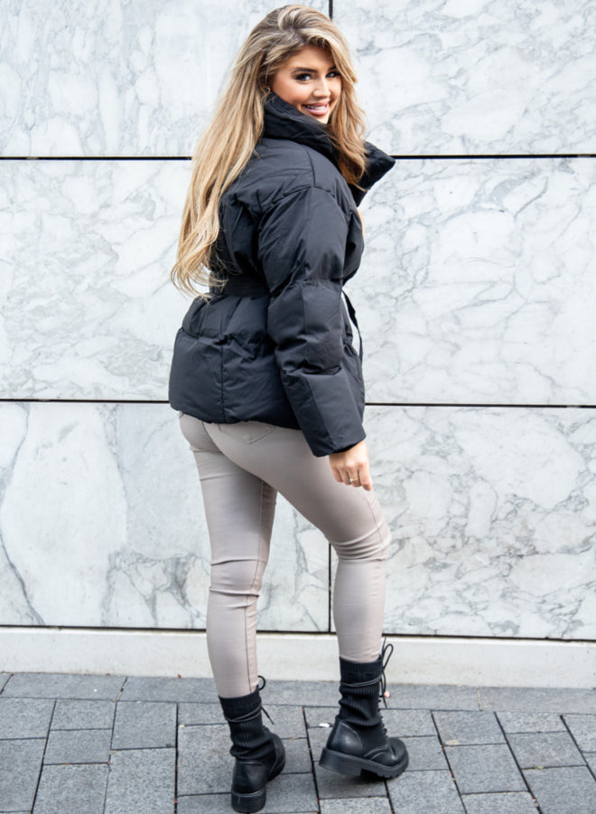 ASTRA™ | Doudoune Courte Matelassée & Ceinturée